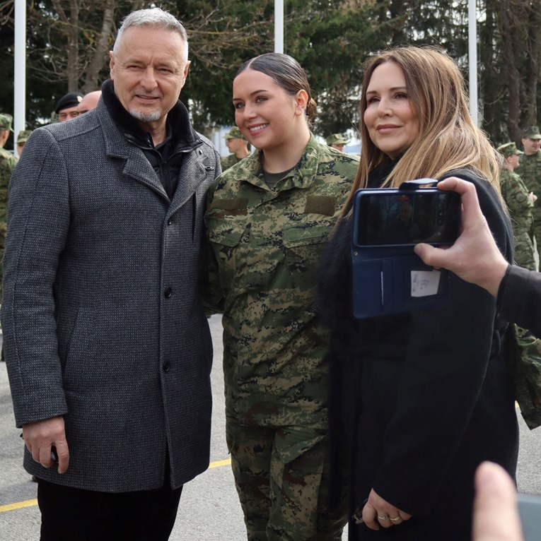 717f4740 75cb 4a0a bfa1 e06e89c4bab6