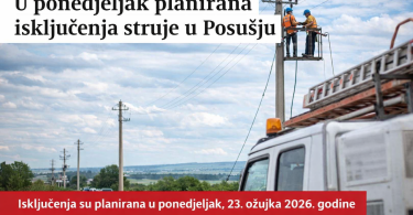 Elektrodistributivni kamion s podnositeljom tijekom radova na elektroenergetskoj infrastrukturi.