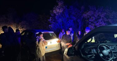 Policijska kontrola vozila s migrantima tijekom noćne akcije