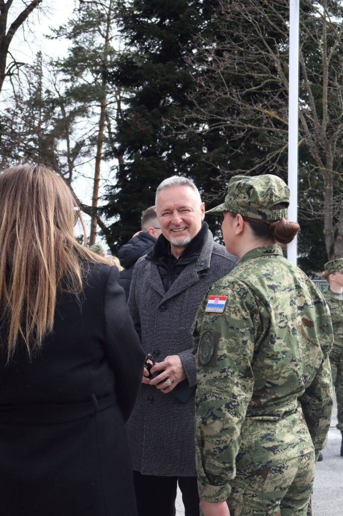 f886f93f 8573 4626 bffa 702c08651aa2