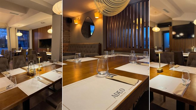 Elegantna blagovaonica restorana s drvenim detaljima, osvjetljenim stolicama i profesionalnim postavljanjem stolova