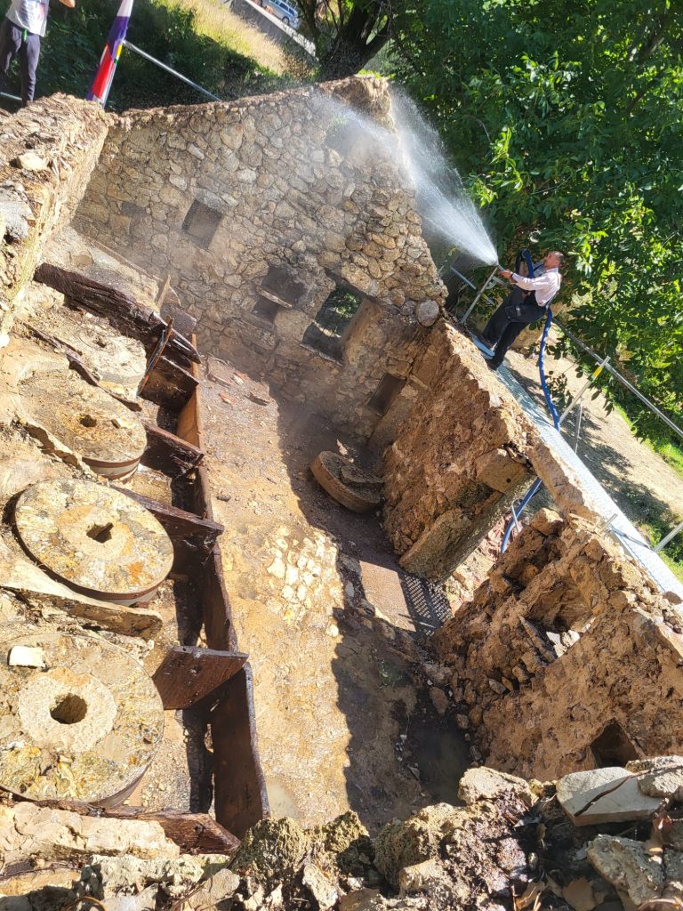 5563e2c0 7a91 415f 88e7 f9ae25e06f01