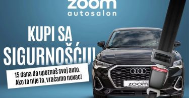 Crni Audi automobil ispred ZOOM autosalona s natpisom o 15 dana testiranja vozila