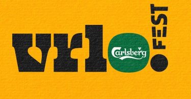 Logotip Vrlo Carlsberg Festa sa tekstom na žutoj pozadini i Carlsberg znakom