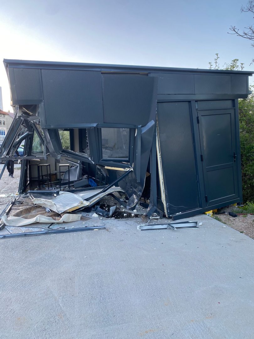 b97f7153 4f90 4d75 857a be5329720ee6