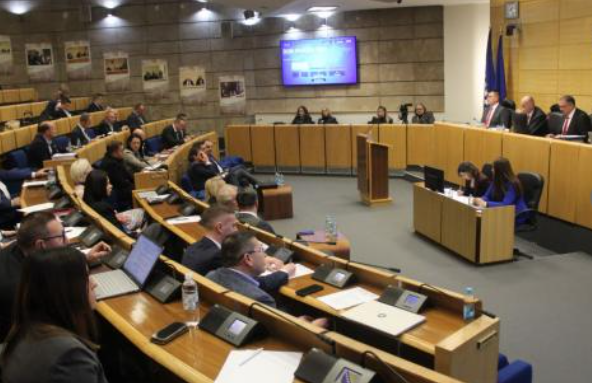 Zasjedanje Doma naroda Parlamentarne skupštine BiH sa predstavnicima iz više delegacija tijekom glasovanja