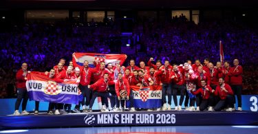 Euro26 Medal Ceremony JC5 5417 JC 1 scaled 1