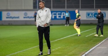 Trener Dario Bašić na terenu tijekom treninga