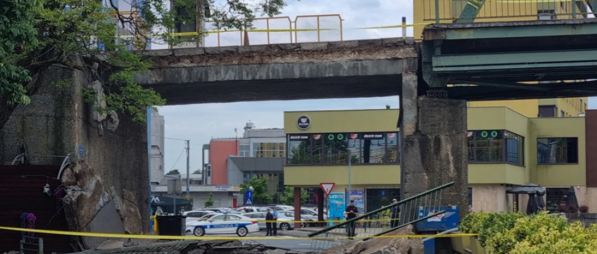 Dio mosta je urušen na granici BiH i Hrvatske, stotine kamiona čeka na putu