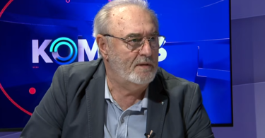 Marin Topić tijekom intervjua u televizijskom studiju govori o hrvatskoj politici