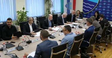 vlada hn a otvara vrata za 35 novih vje benika i p