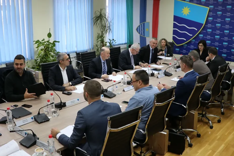 vlada hn a otvara vrata za 35 novih vje benika i p