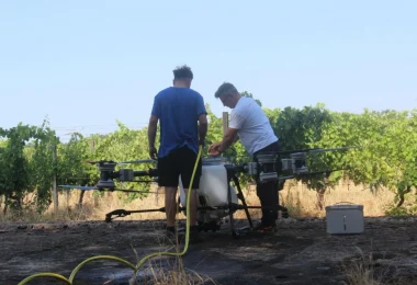vinarija citluk uvela je poljoprivredni dron dji agras t100 za zastitu i prihranu vinograda prvi je put koristen na 50 hektara u dubravama