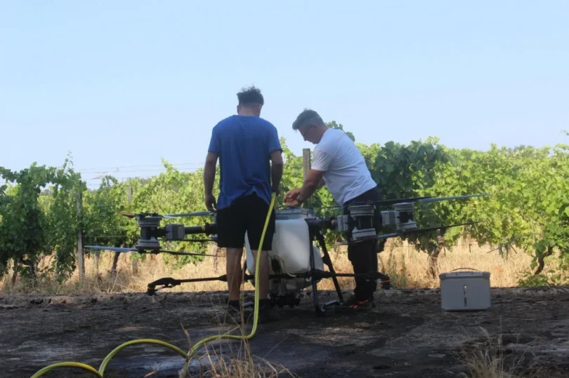 vinarija citluk uvela je poljoprivredni dron dji agras t100 za zastitu i prihranu vinograda prvi je put koristen na 50 hektara u dubravama