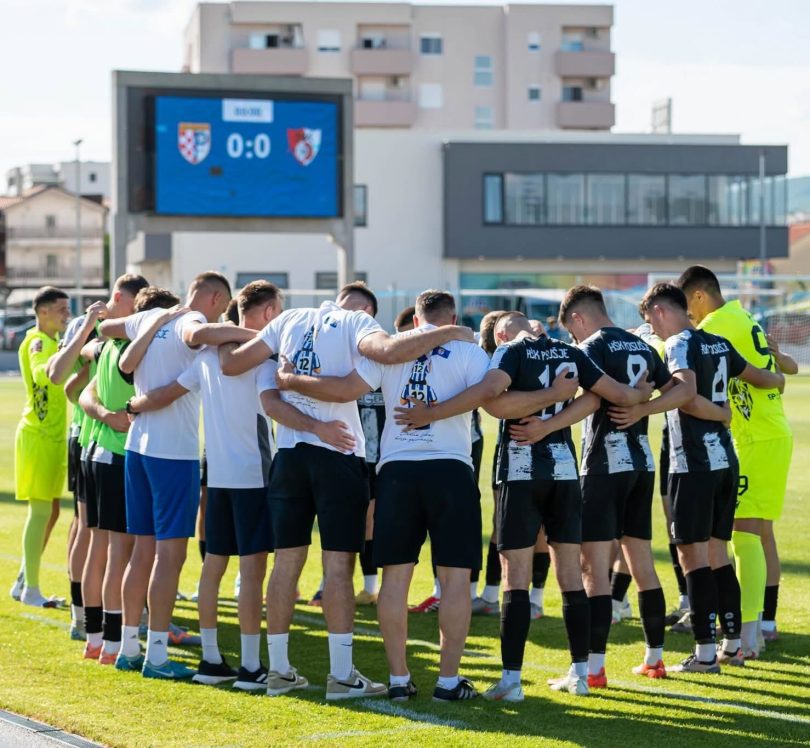 juniori posu ja ve eras na mokrom docu do ekuju ir