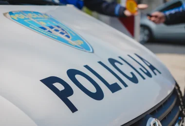 mostar mu karac sjekirom napao mu karca ispred mep