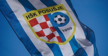 posu je tra i prvu pobjedu na mokri dolac sti e zv
