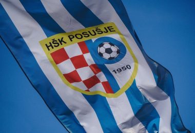 posu je tra i prvu pobjedu na mokri dolac sti e zv