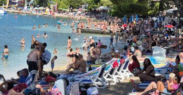 rekordan srpanj u makarskoj pola milijuna no enja