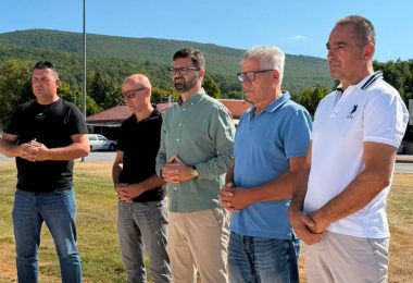 u posu ju odana po ast rtvama totalitarnih re ima