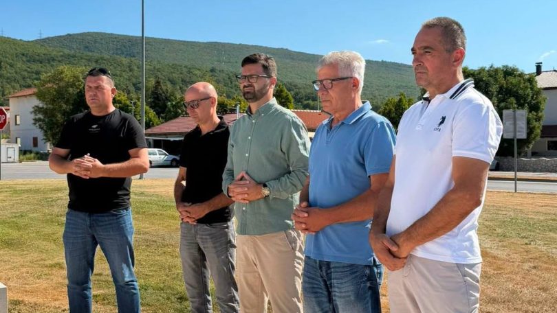 u posu ju odana po ast rtvama totalitarnih re ima