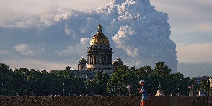 ukrajinski dronovi zasuli skladi ta najve eg rusko