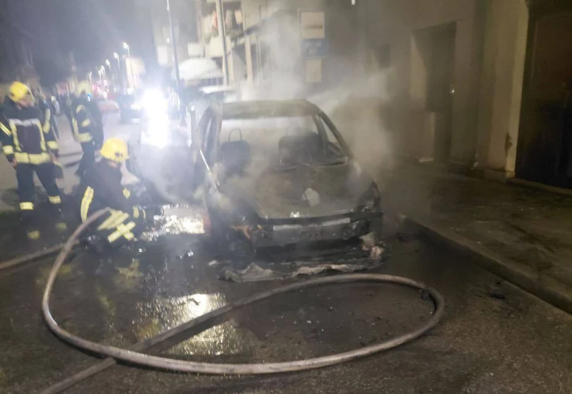 zapalio se automobil na magistralnoj cesti kod pos