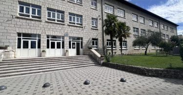 napeto u stocu roditelji u li u kolu zbog izmjene