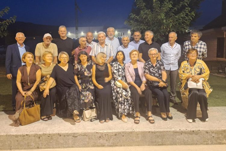 pola stolje a prijateljstva posu ki maturanti pros