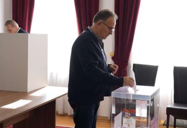 foto srbijanski izbori i u mostaru kakvo je stanje