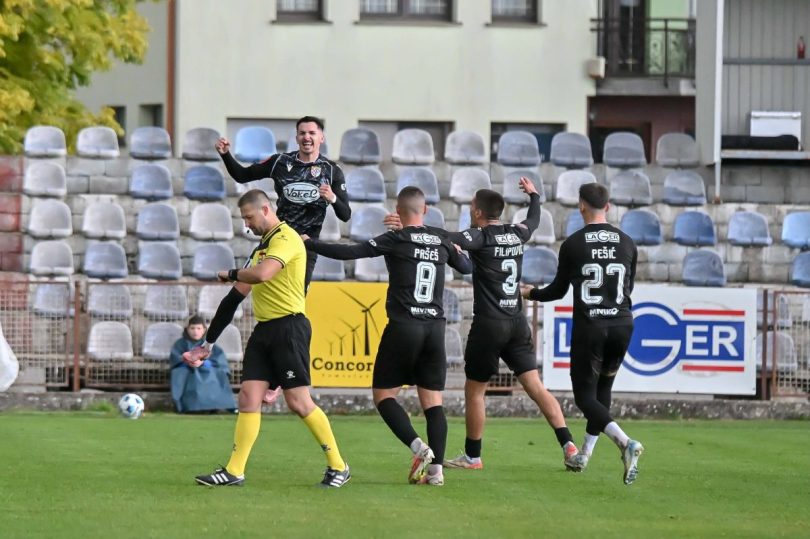 plavo bijeli love osminu finala kupa bih na mokri