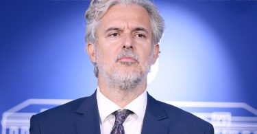 raspudi bez uvijanja kom i je politi ki monstrum o