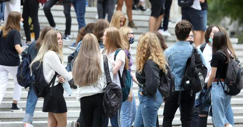 sve ve i jaz izme u kole i posla bih koluje zanima