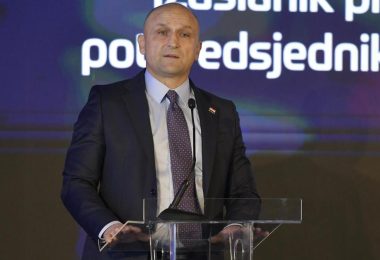 vu i optu io hrvatsku za nacimaniju anu i mu odvra