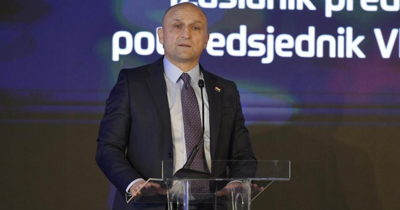 vu i optu io hrvatsku za nacimaniju anu i mu odvra
